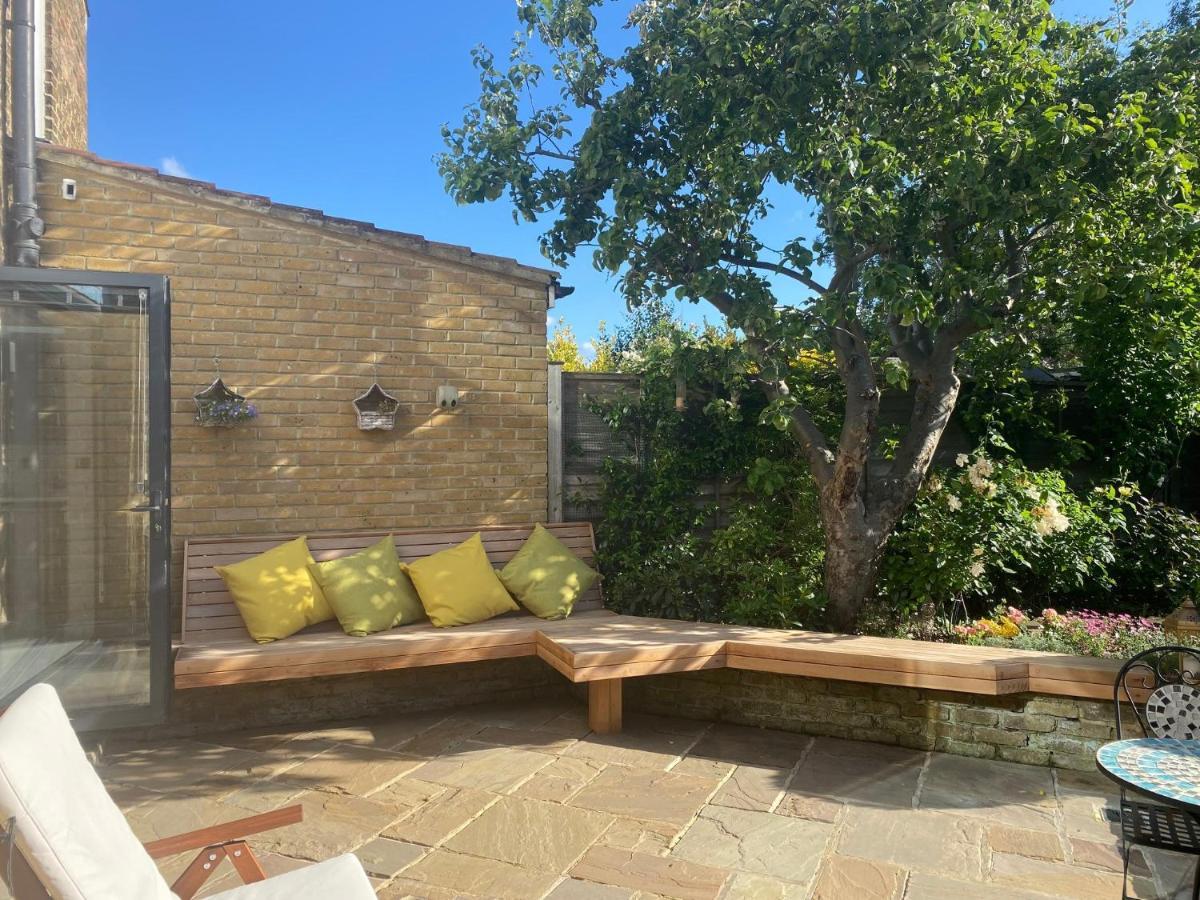Family 4-bed House & Secluded Garden - Wimbledon Ferienhaus London