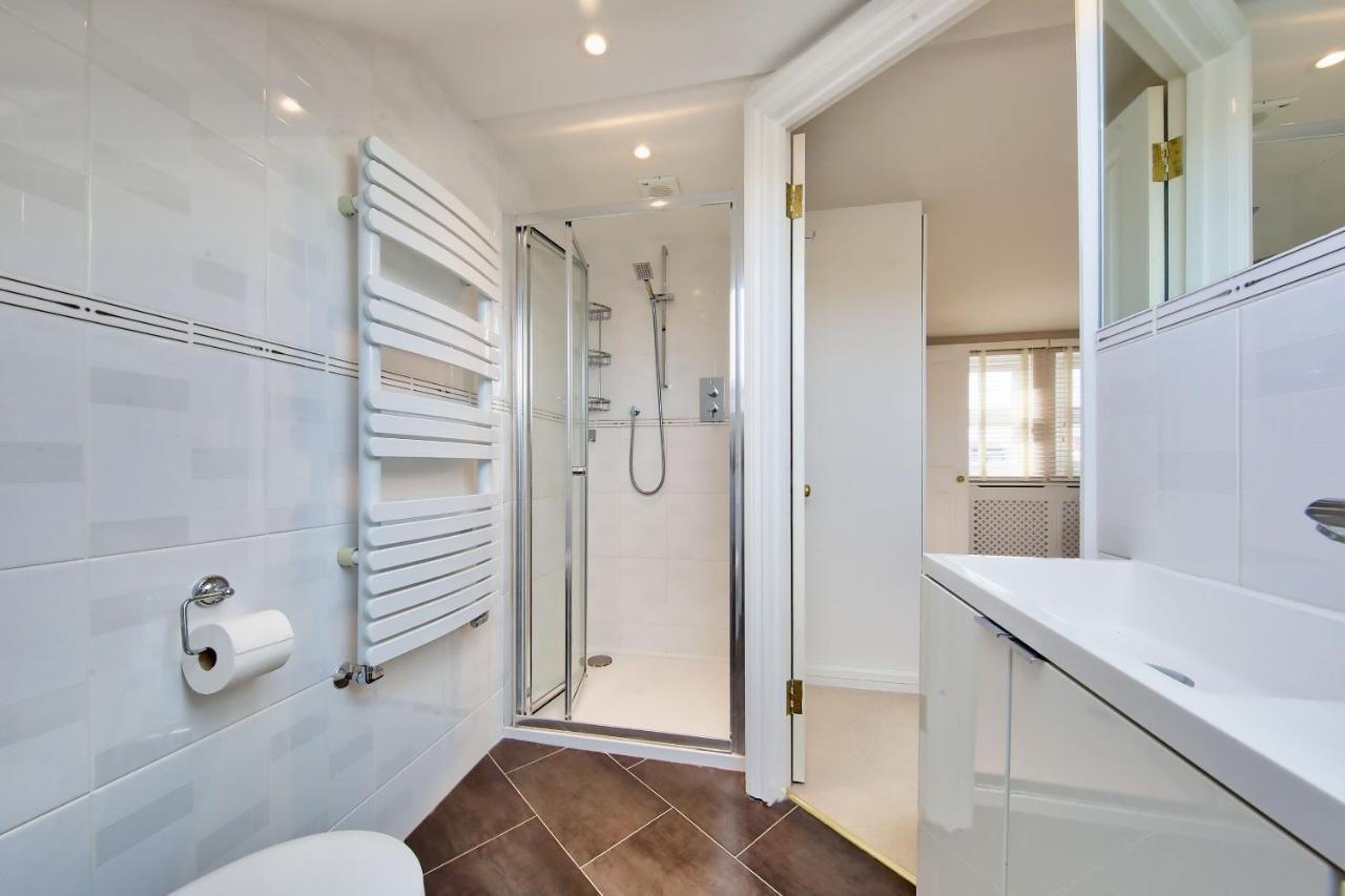 Family 4-bed House & Secluded Garden - Wimbledon Ferienhaus *